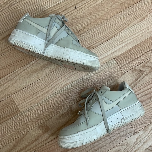 Nike Air Force 1 Pixel Sneaker - STONE/ BONE/ SUMMIT WHITE - Size 6 - Picture 8 of 8